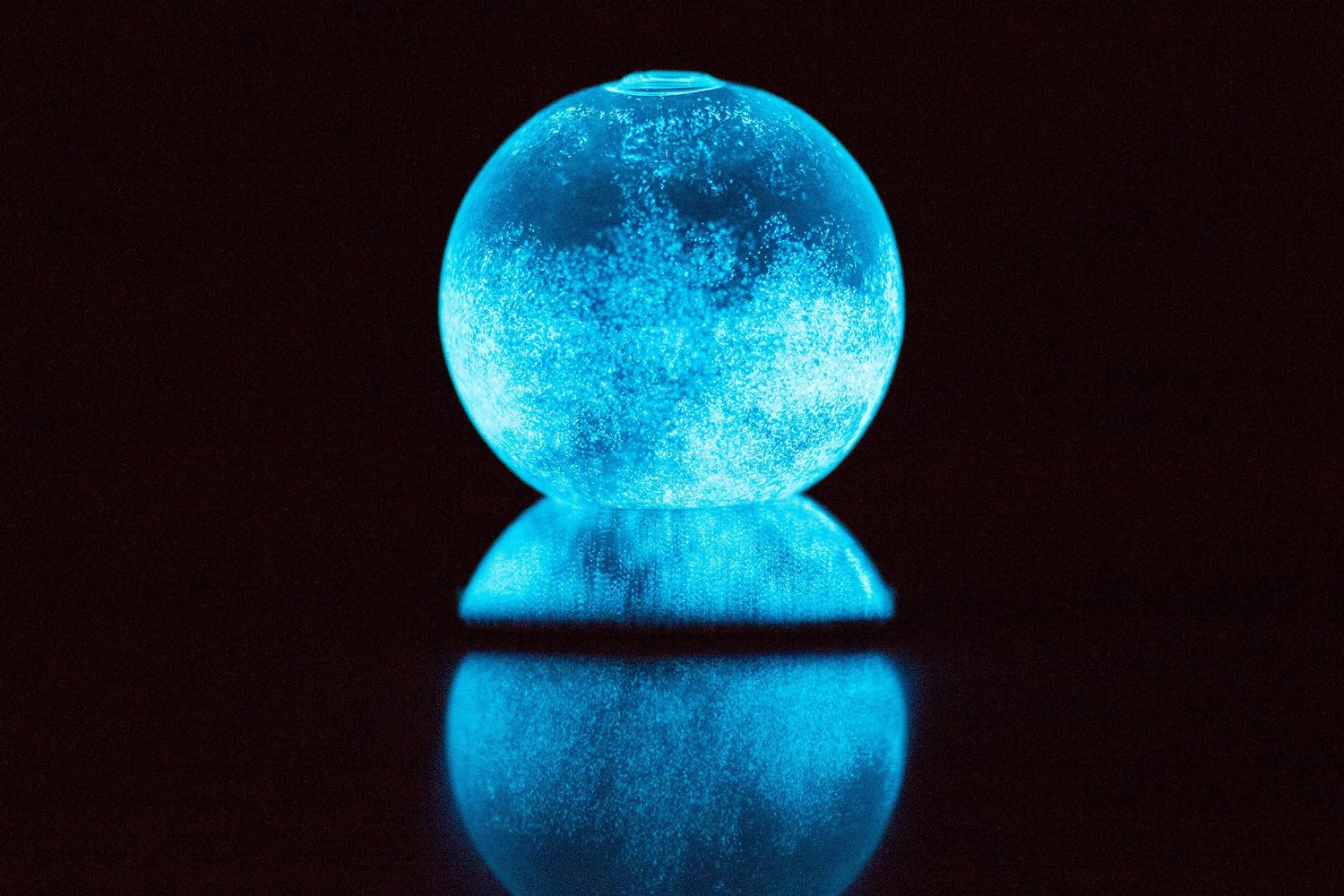 bio luminescent sphere lamp 